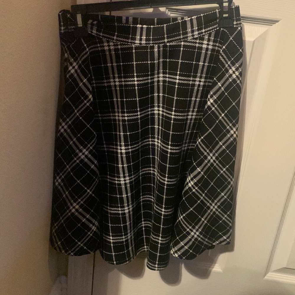 Plaid black and white skirt